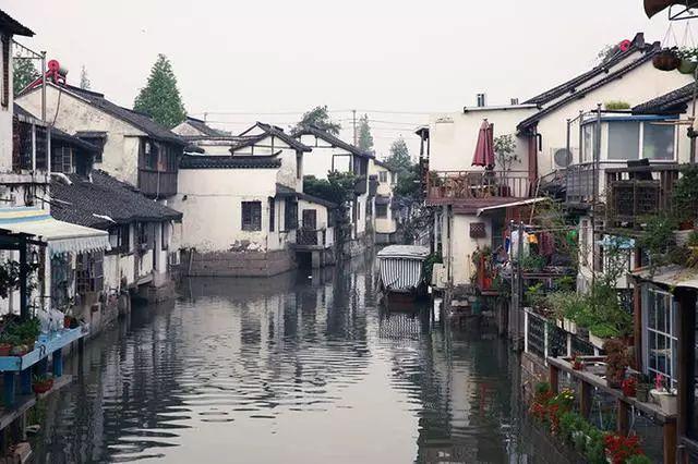 逃离火车站口